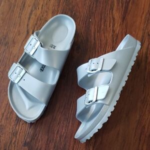 Birkenstock Womens Silver Sandals Size 39 NEW